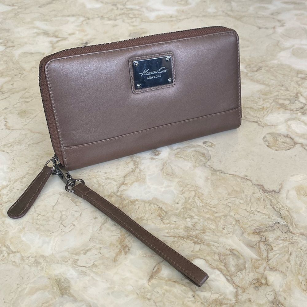 NWOT Kenneth Cole Leather Long Zip Clutch Wristlet Wallet